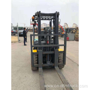 Komastu Fork Lift 3T